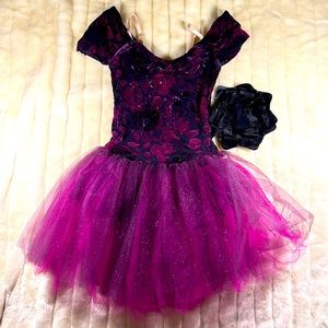 WOMENS (OR AN OLDER GIRL) DANCE COSTUME, SIZE ADULT SMALL.